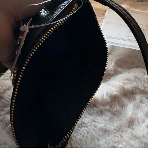 Michael Kors NEW Black Pebbled Leather Wristlet Gold hardware COA NWT - Picture 5 of 7